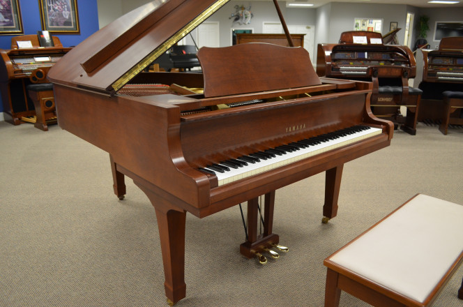 1982 Yamaha C3 conservatory grand, walnut - Grand Pianos